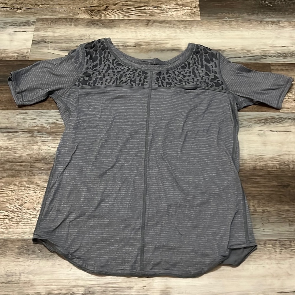 Lululemon tee shirt